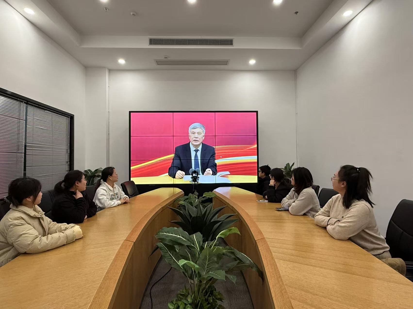 建華文創(chuàng)集團(tuán)行政黨支部開(kāi)展“深入學(xué)習(xí)貫徹黨的二十屆三中全會(huì)精神”主題黨日活動(dòng)