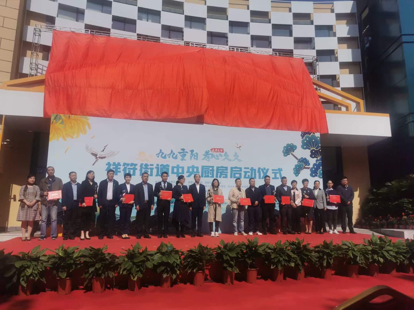 建華文創(chuàng)集團慈善捐贈顯擔(dān)當(dāng)