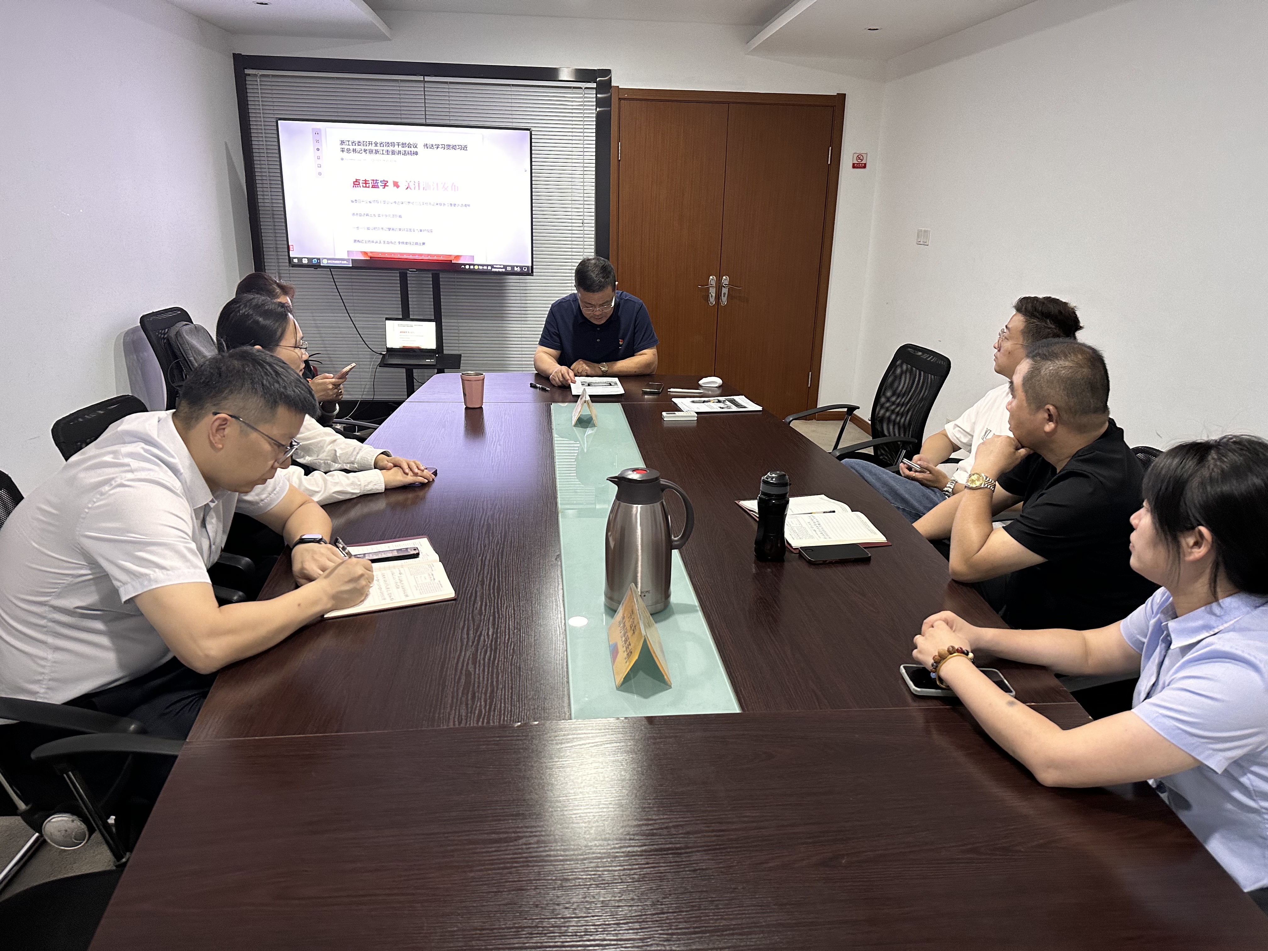 水晶城黨支部開展10月黨員固定活動