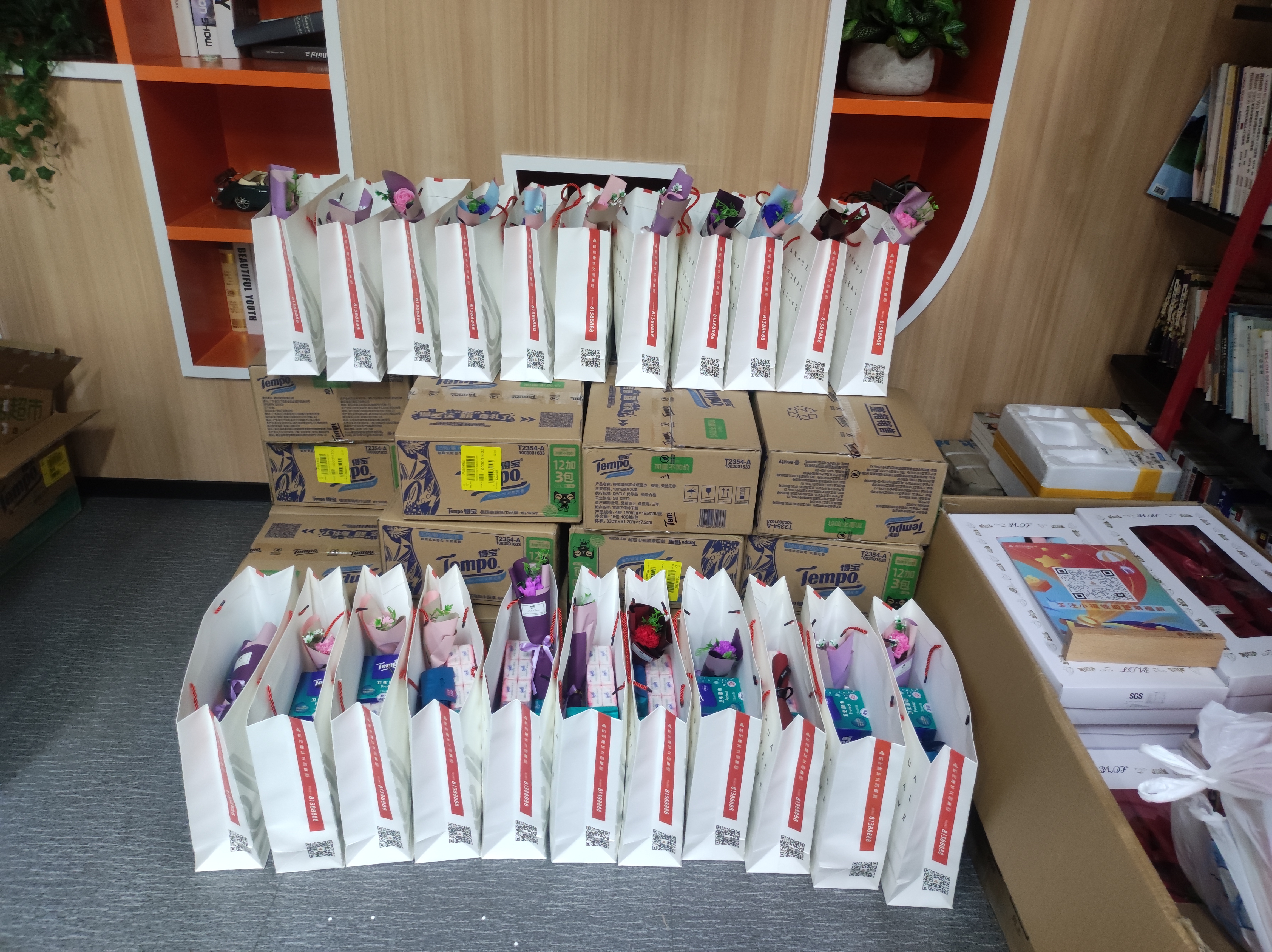 “芝蘭風(fēng)雅至，伊人踏香來(lái)”——-建華文創(chuàng)集團(tuán)工會(huì)開(kāi)展女神節(jié)慰問(wèn)活動(dòng)